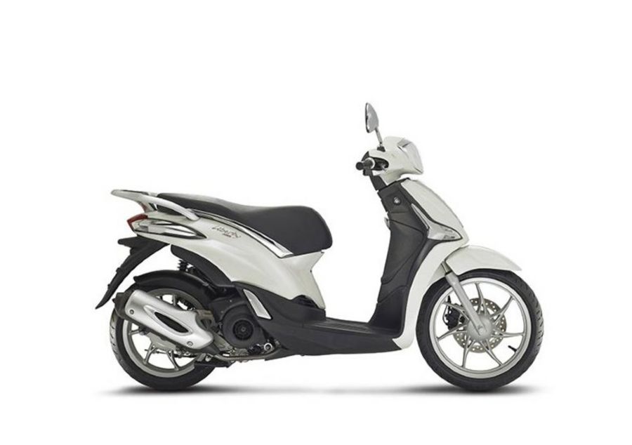 Rent scooter piaggio Liberty 125 in Tuscany