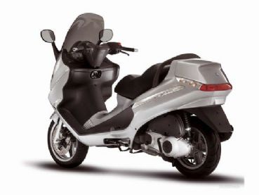Noleggio scooter Piaggio X8 200 in Toscana