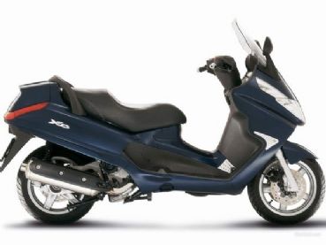 Scooter X8 400 rentals in Tuscany